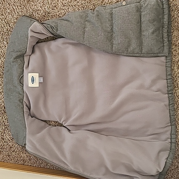 Old Navy Insulated Vest - Picture 4 of 7